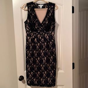 Beautiful dress size 12 from Newport News. Lined with tan slip